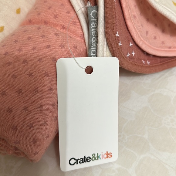 Crate & Kids 3 burp cloths and 3 muslin blankets NEW - Picture 2 of 2